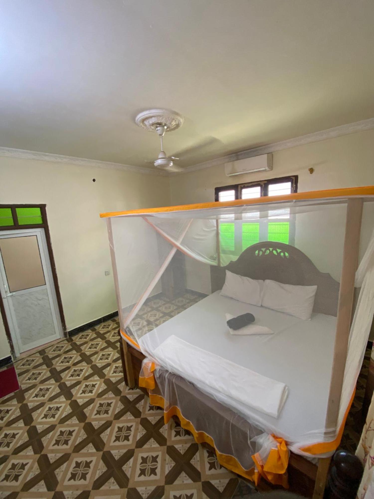 Falcon House Kendwa Bed and Breakfast Exterior foto